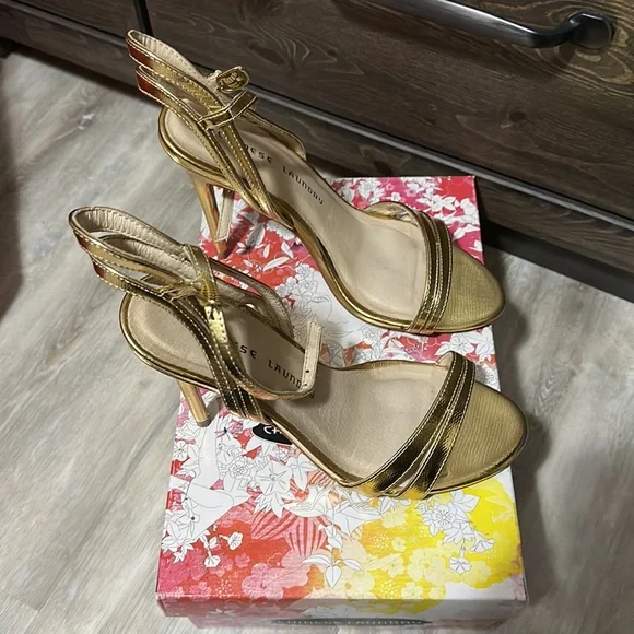 Heels - Picture 3 of 5